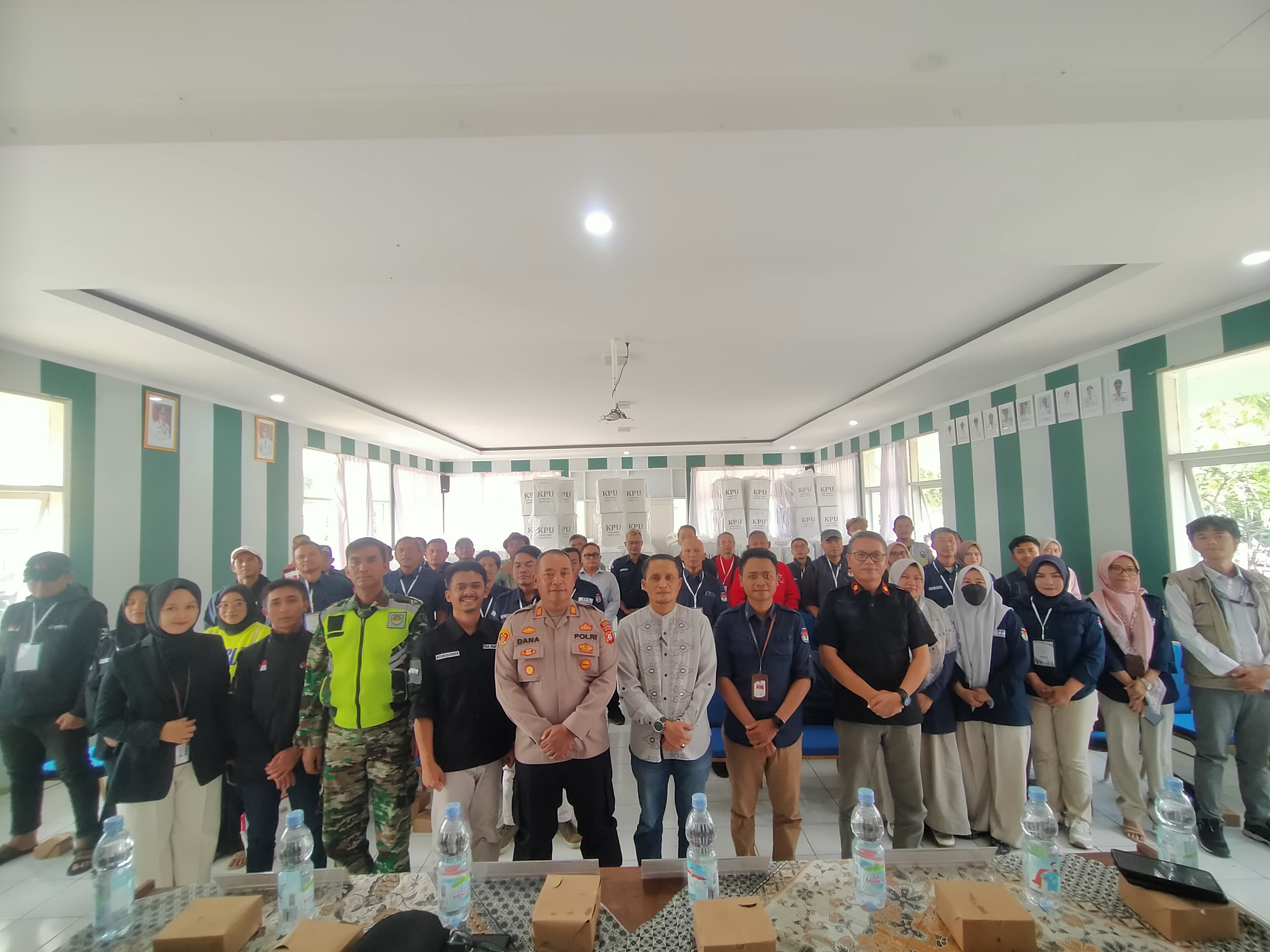 rapat-rekapitulasi-hasil-penghitungan-perolehan-suara-tingkat-kecamatan-ciwidey