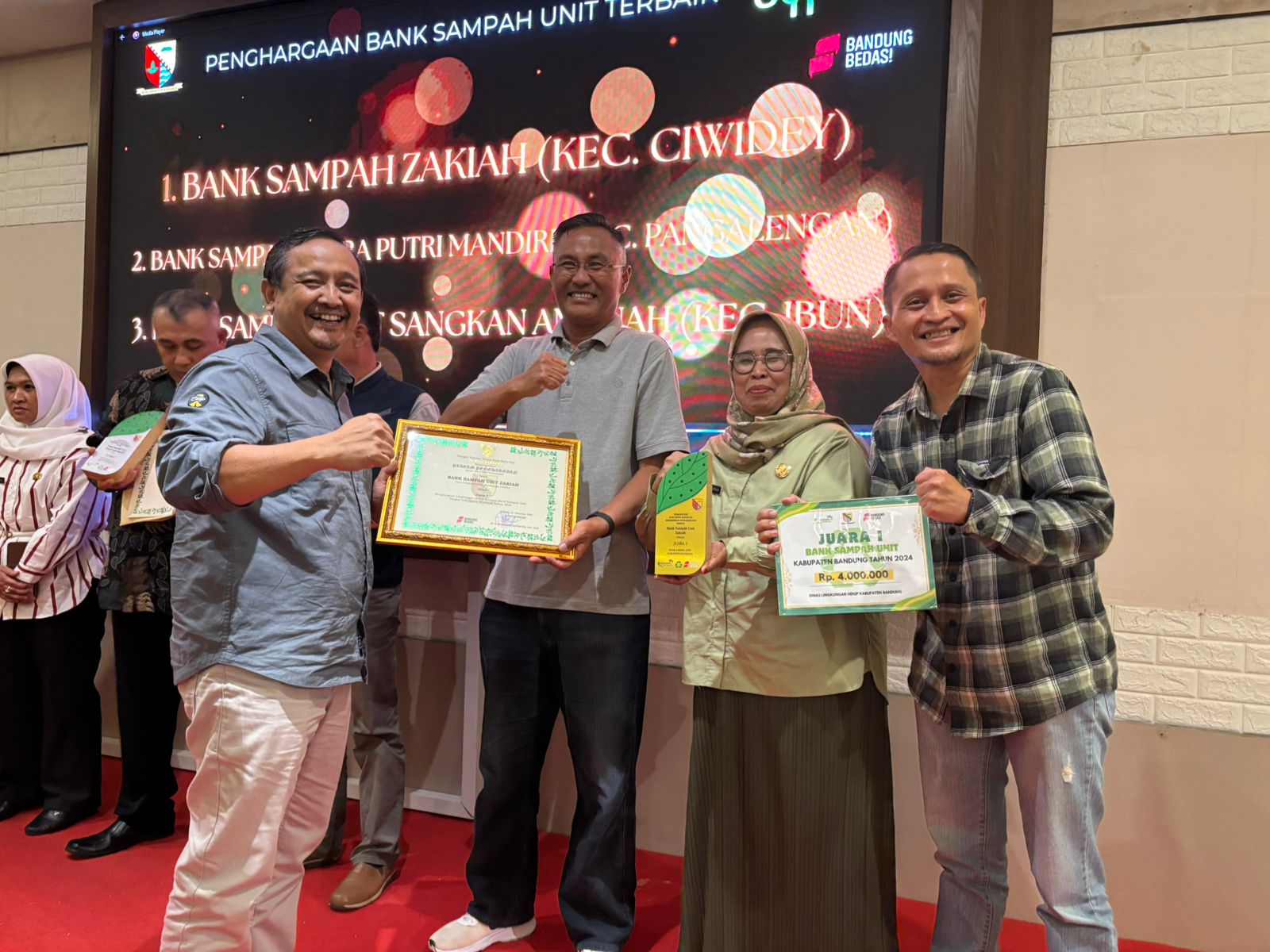 kegiatan-menerima-penghargaan-lingkungan-hidup-tahun-2024