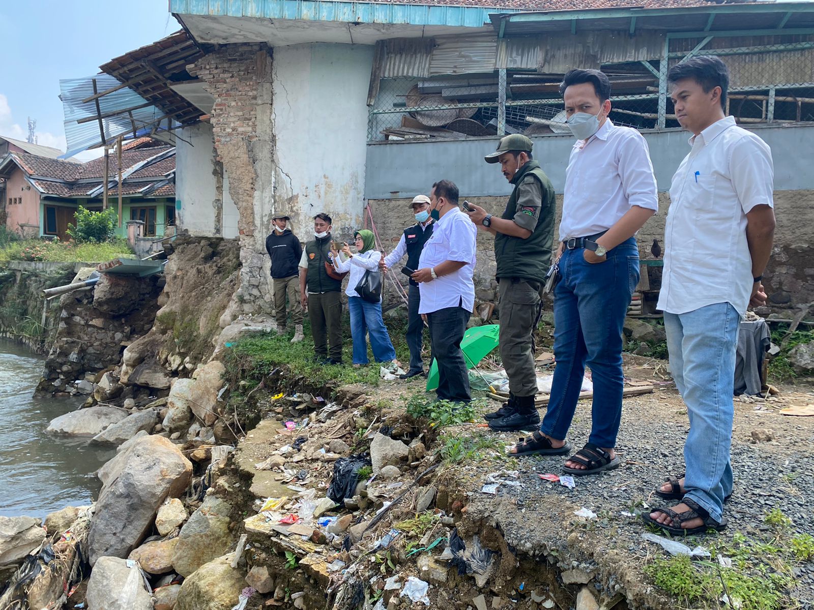 kegiatan-kasi-trantib-beserta-anggota-satpol-pp-dan-linmas-siaga-kecamatan-ciwidey-tanggal-20-juli-2022