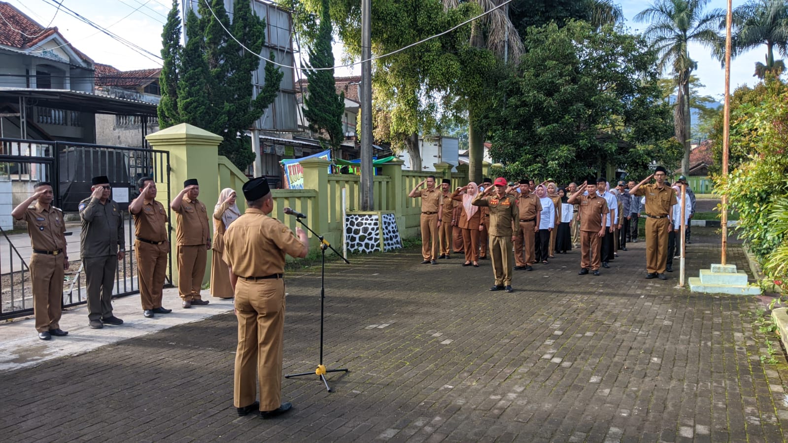 kegiatan-apel-pagi-seluruh-pegawai-kecamatan-ciwidey-6