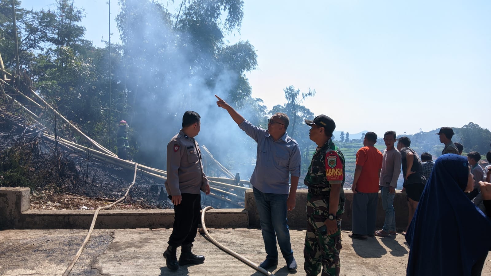 kegiatan-kasi-trantibum-beserta-anggota-satpol-pp-dan-satgas-linmas-siaga