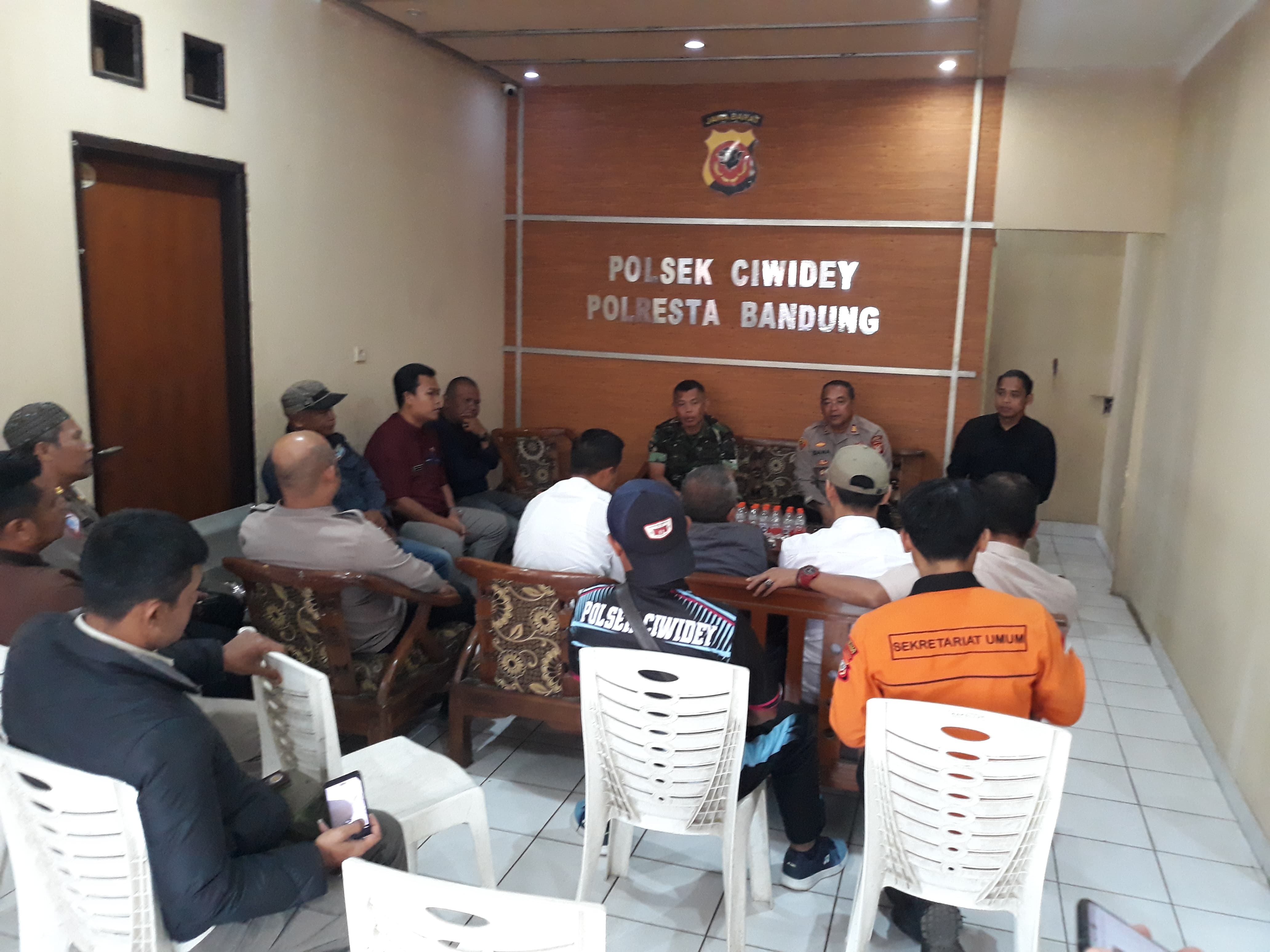 kegiatan-kasi-pembangunan-beserta-anggota-satpol-pp-kec-ciwidey