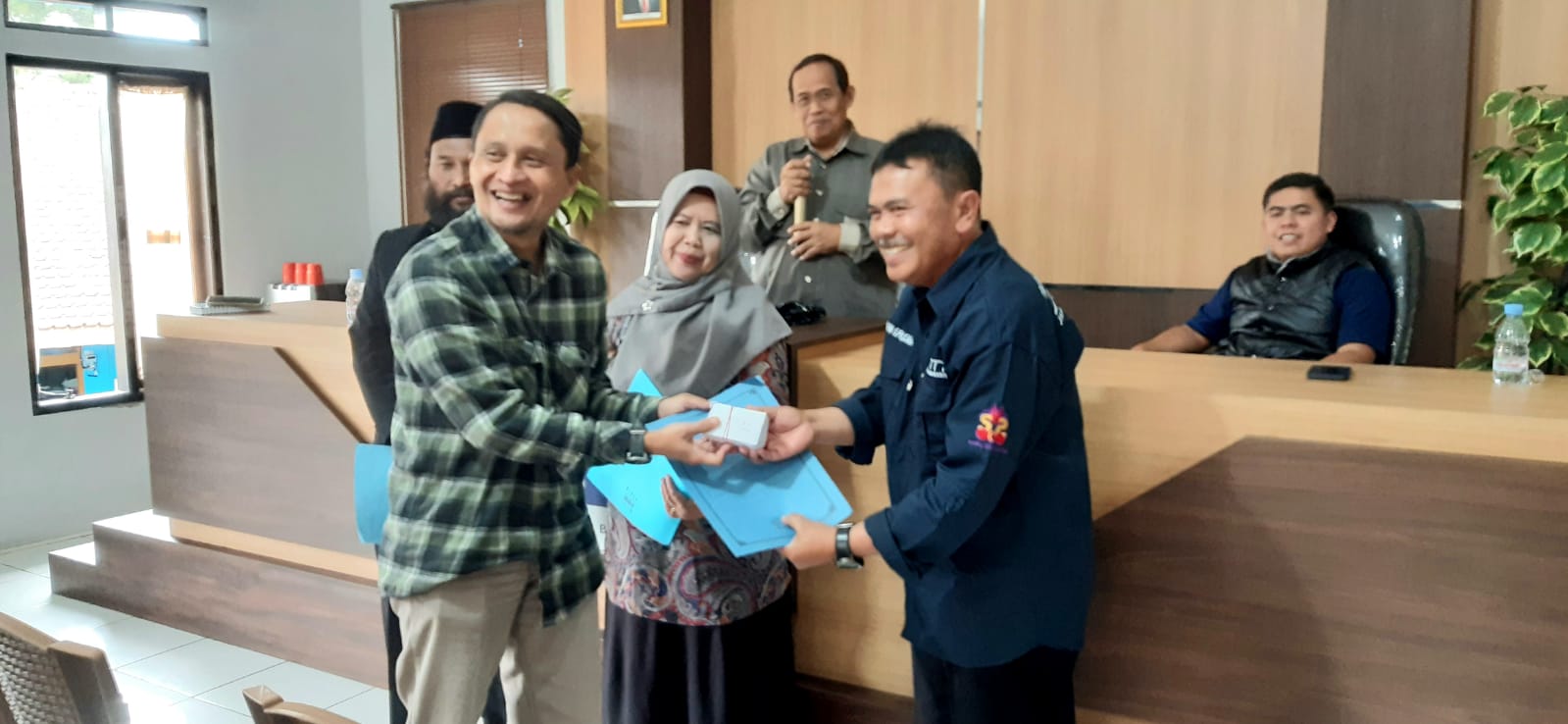kegiatan-lanjutan-camat-ciwidey-didampingi-kasi-sosial-budaya-kecamatan-ciwidey