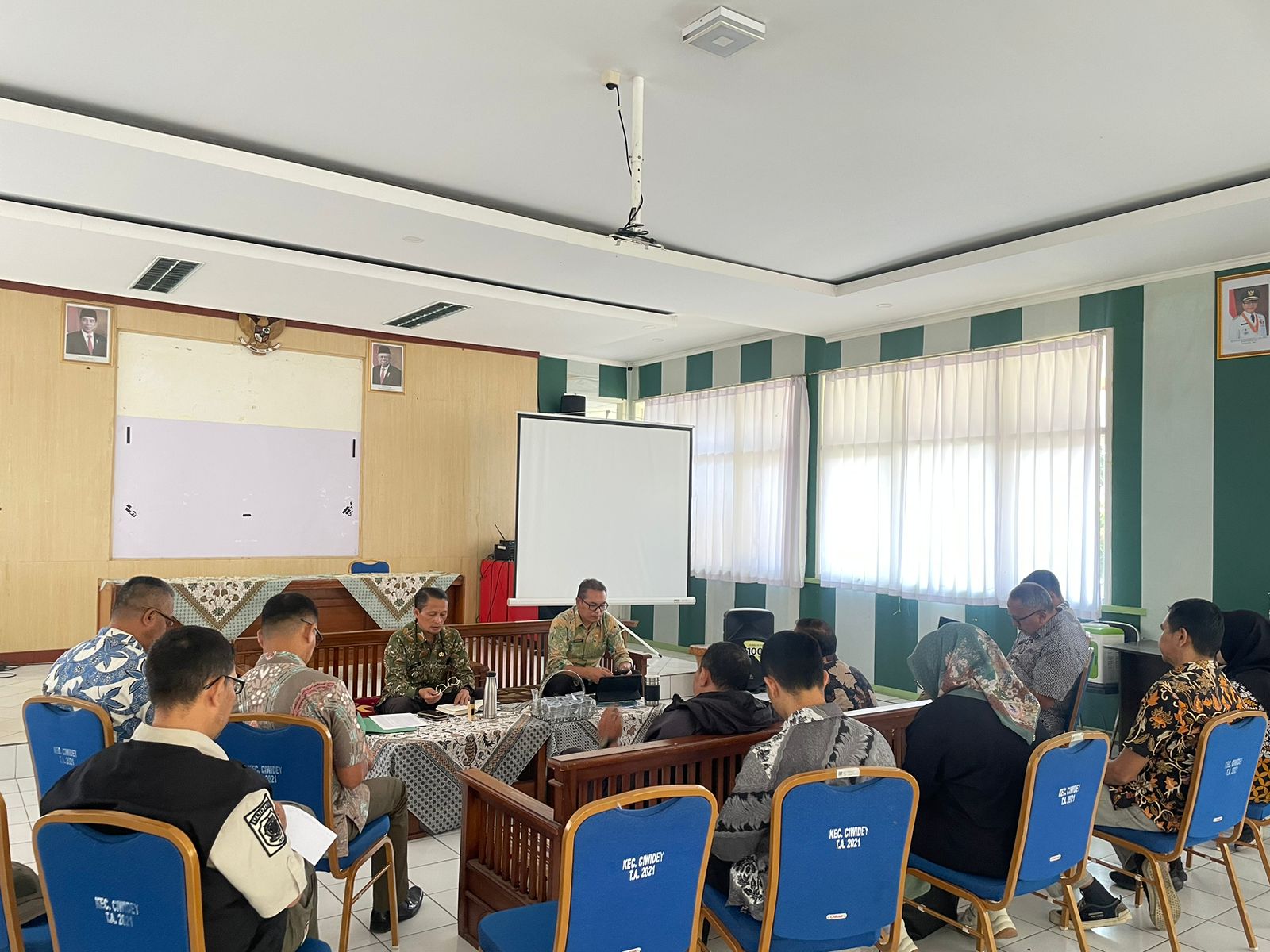 kegiatan-camat-ciwideykegiatan-rapat-internal-pegawai-kecamatan-ciwidey